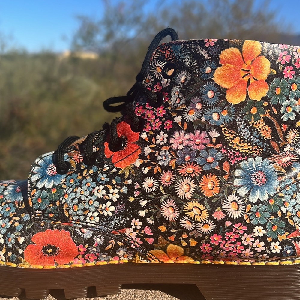 🏴 RARE 70’s / 80’s MIE Dr. Martens 6 Eye Colorful Floral Boots UK 4 - Picture 3 of 17